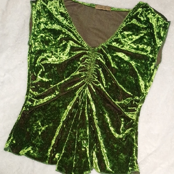 Doki Geki Tops - Luxurious Velvet Ruched Top in Vibrant Green
